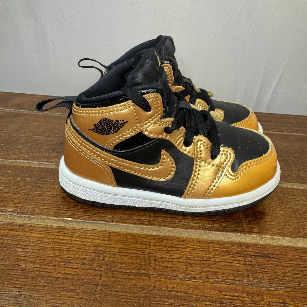 Jordan 1 High Top Sneakers Gold Black Toddler 7C Shoes Iconic Jumpman Metallic‎